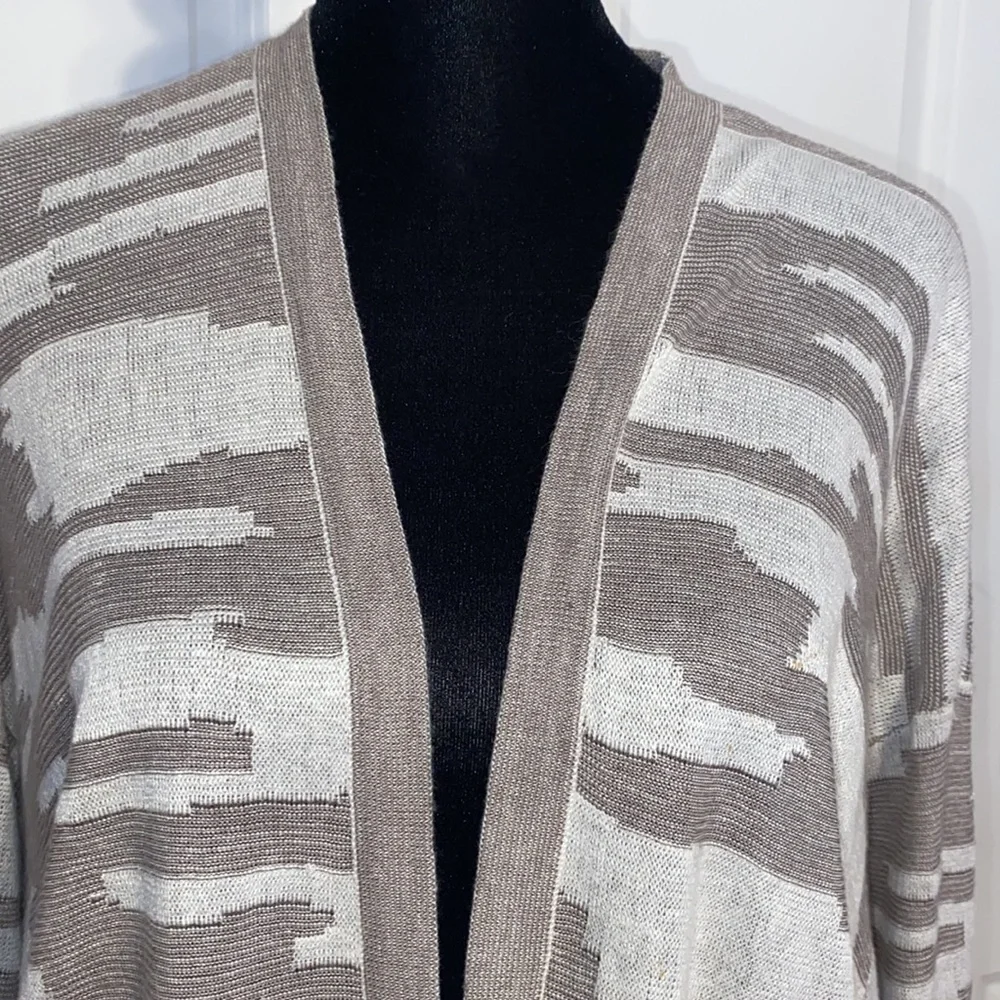 Beautiful Chico’s Easywear Cardigan 16/18 (Chico’s size 3) - Picture 2 of 7